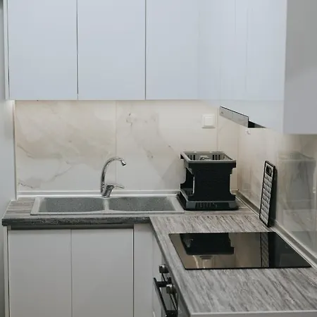 Comfy And Stylish Near Metro *