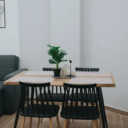 Comfy And Stylish Near Metro