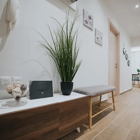 Comfy And Stylish Near Metro *