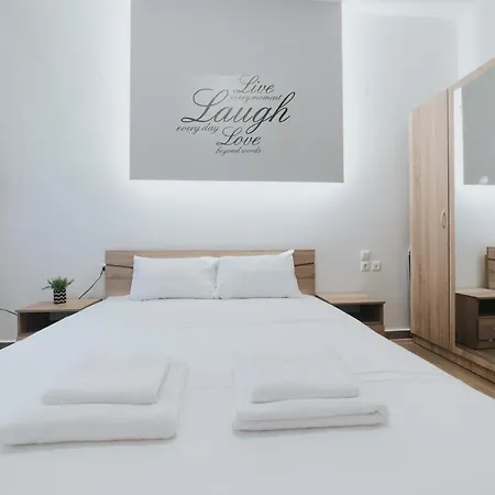 Comfy And Stylish Near Metro