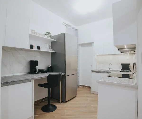 Comfy And Stylish Near Metro Apartamento Tessalónica