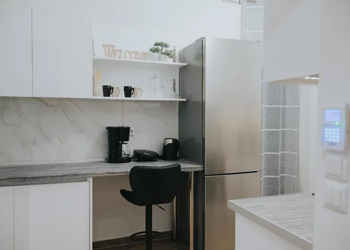 Comfy And Stylish Near Metro Apartamento