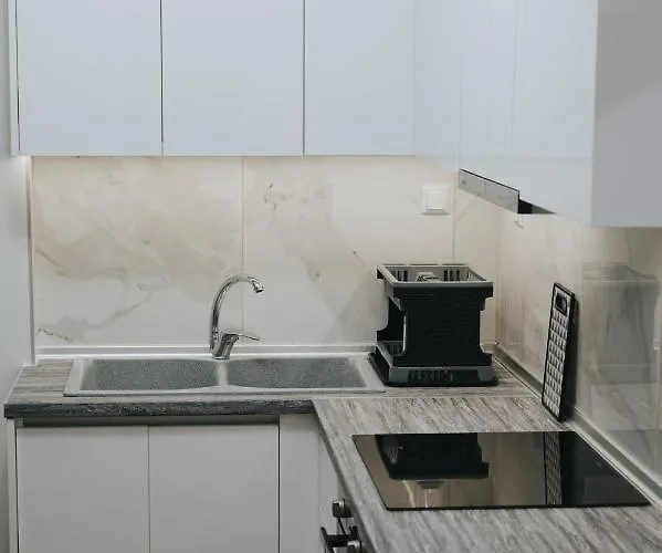 Comfy And Stylish Near Metro *