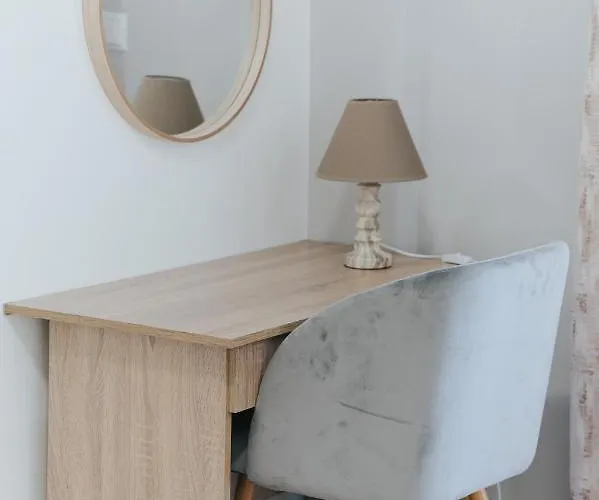 Comfy And Stylish Near Metro * Soluň