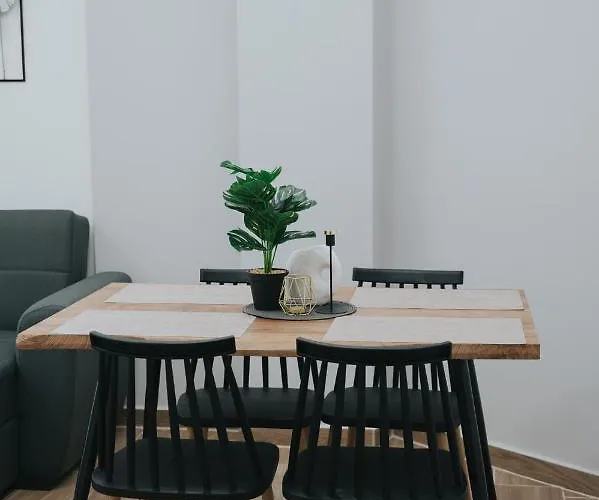 Comfy And Stylish Near Metro