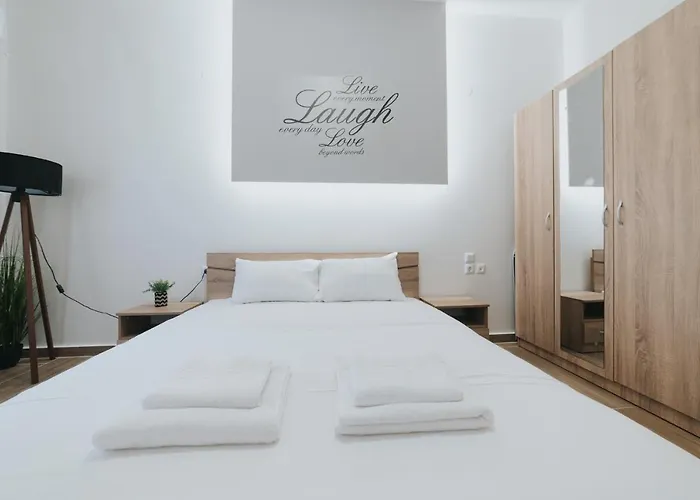 Comfy And Stylish Near Metro