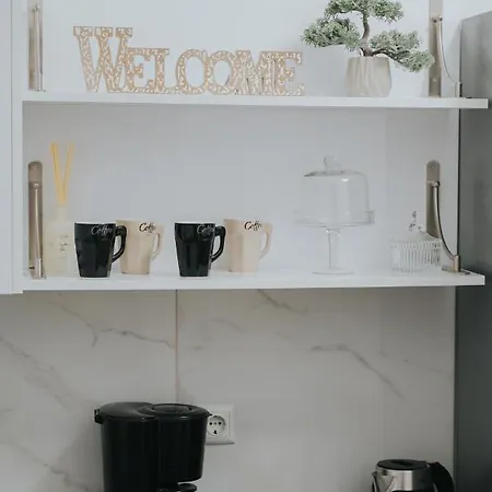 Comfy And Stylish Near Metro Apartman