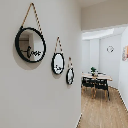 Comfy And Stylish Near Metro Szaloniki