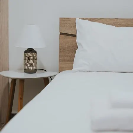 Comfy And Stylish Near Metro Szaloniki