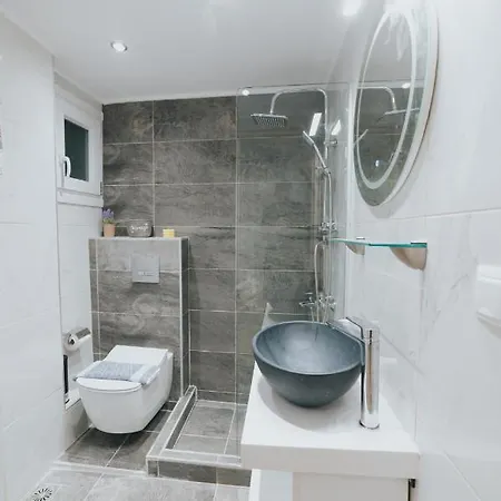Apartman Comfy And Stylish Near Metro *