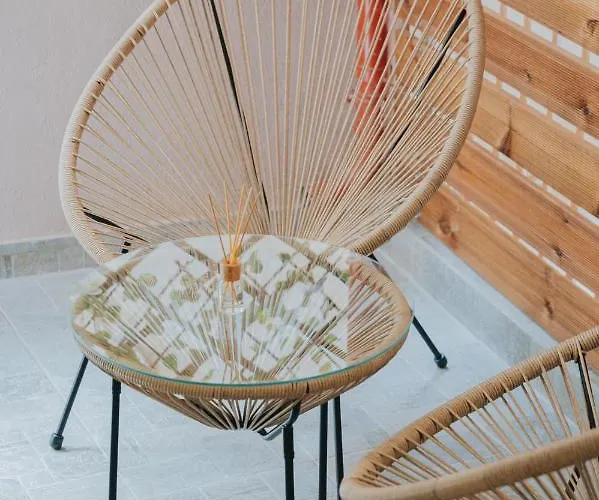 Comfy And Stylish Near Metro