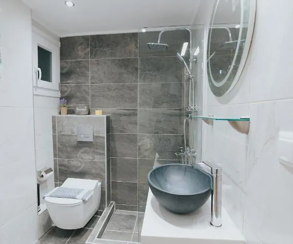 Διαμέρισμα Comfy And Stylish Near Metro *